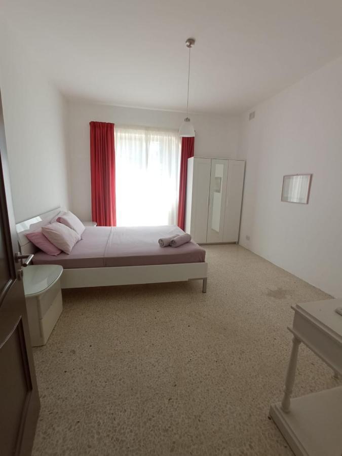 Modern Bedroom Gzira Luaran gambar