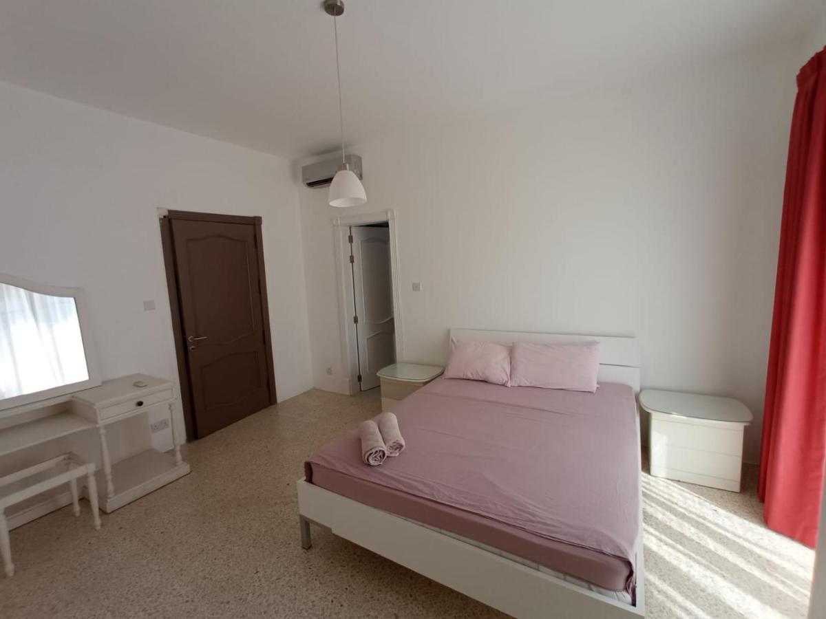 Modern Bedroom Gzira Luaran gambar